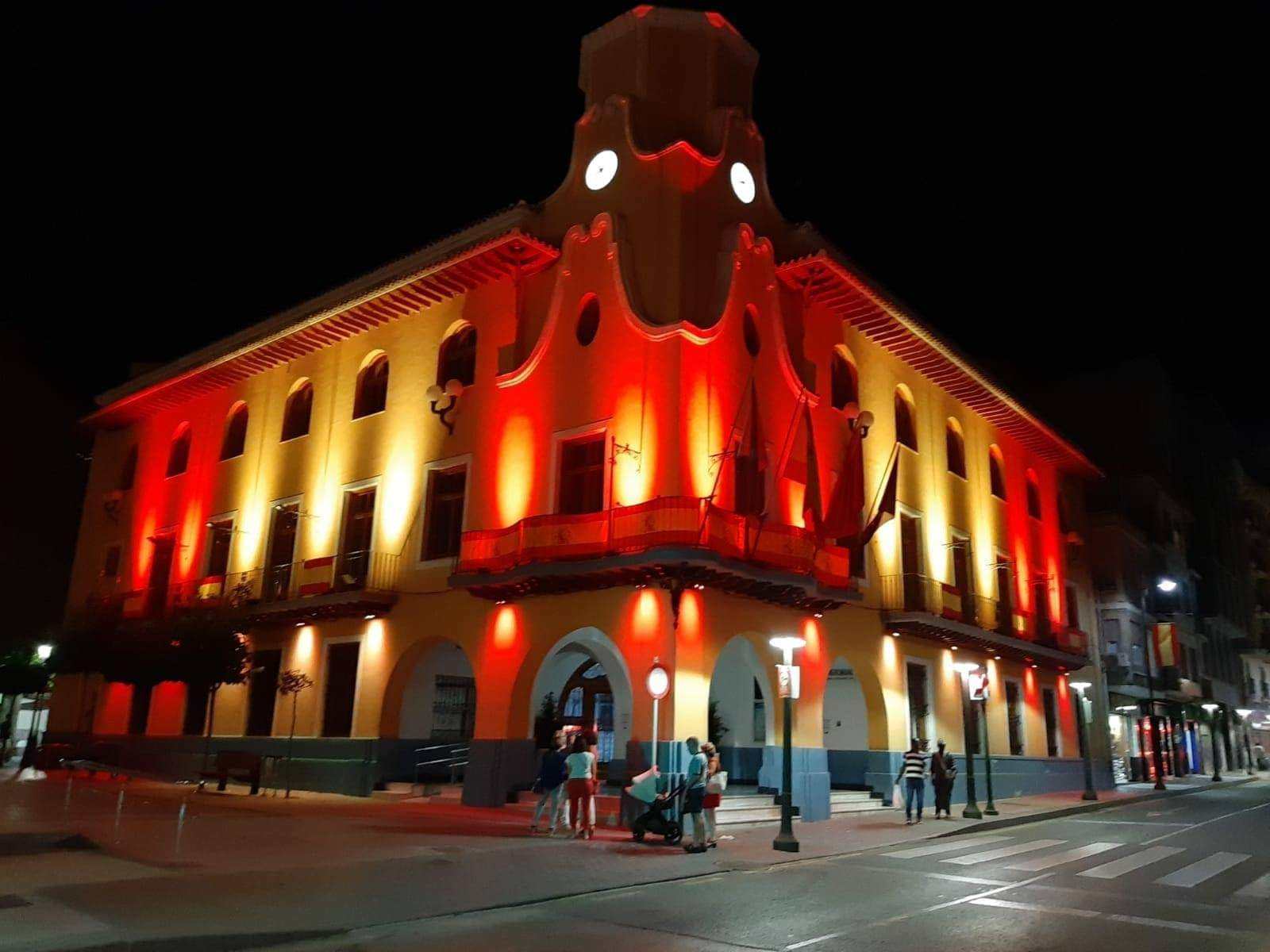 2020-10-12-Ayuntamiento-iluminado-fiesta-nacional