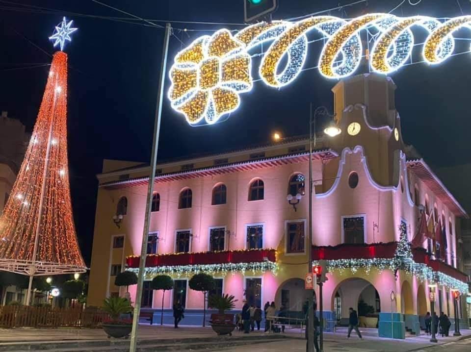 2020-12-05-Ayuntamiento-iluminado-Navidad