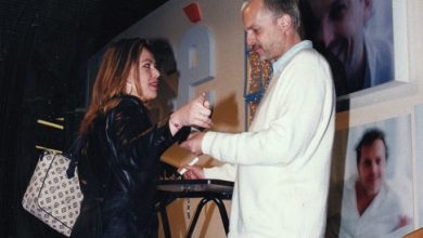 Photo of Que quede entre nos. Miguel Bosé firmando autógrafos en Murcia (1996)