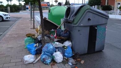 Photo of La Policía Local identifica a un vecino que depositó montones de basura fuera del contenedor