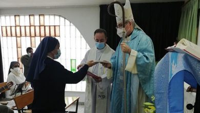Photo of Indira López toma los votos de las Hermanas Misioneras de la Sagrada Familia en su sede de Rincón de Seca