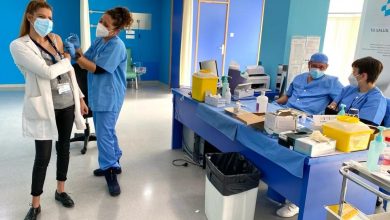 Photo of El personal del Hospital San José recibe la primera dosis de la vacuna contra el Covid