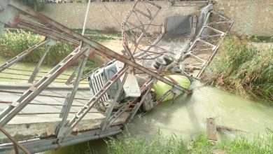 Photo of Una hormigonera cae al río tras hundirse un puente
