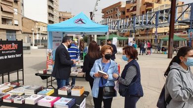 Photo of Escritores, lectores y libreros se encuentran en la Feria del Libro de Alcantarilla