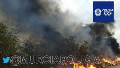 Photo of Bomberos extinguen de noche un Incendio junto a la avenida Regajos de Sangonera la Seca