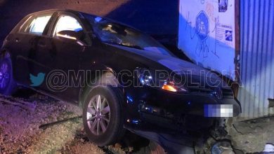 Photo of Heridos los ocupantes de un vehículo que se estrelló contra una caseta en Sangonera