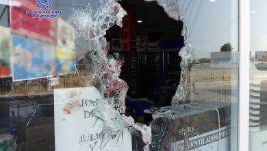 Photo of Detenido un hombre que se fugó tras robar móviles de una tienda en la que reventó el esparate