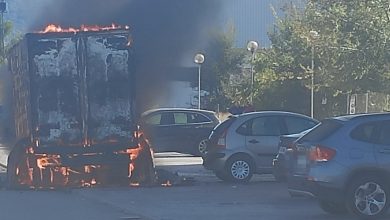 Photo of Las llamas devoran por completo un camión en el Polígono Industrial