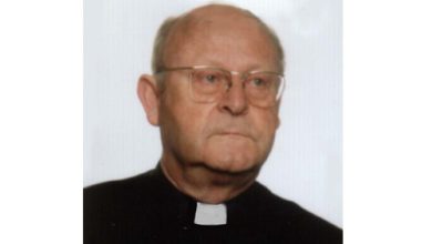 Photo of Fallece el sacerdote Julián Chicano, capellán de la Escuela de Paracaidismo de Alcantarilla en los años 70