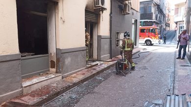 Photo of La explosión e incendio en la calle Princesa obliga a desalojar a vecinos y acuden los tedax