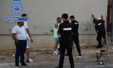 Photo of La Policía peina el barrio San José Obrero en una redada contra el menudeo de droga