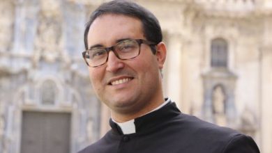 Photo of Eduardo Pérez Orenes, el tenor de la Ermita de Burgos que encontró a Dios en sus partituras