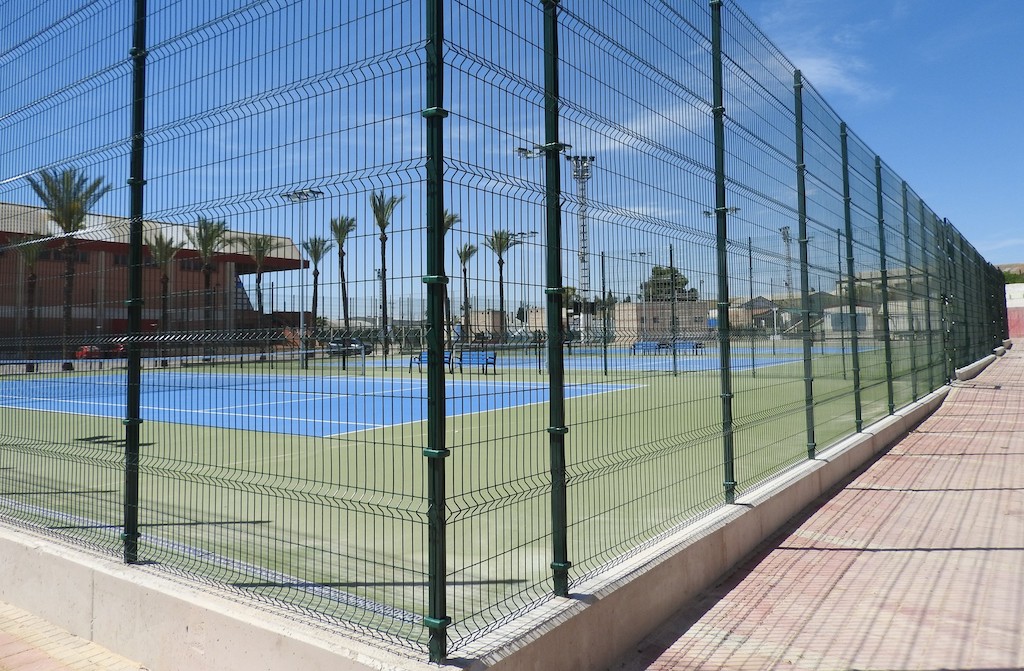 Abren las pistas de tenis del polideportivo municipal totalmente renovadas Alcantarilla Digital