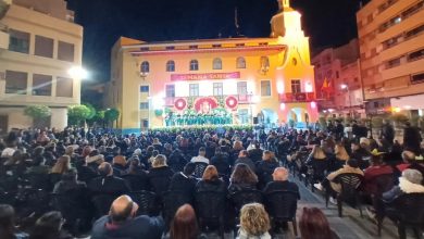 Photo of El público llena la plaza de San Pedro en el X Certamen de Bandas de Cornetas y Tambores