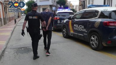 Photo of Detenidos dos hombres que intentaban forzar la entrada de un comercio de madrugada