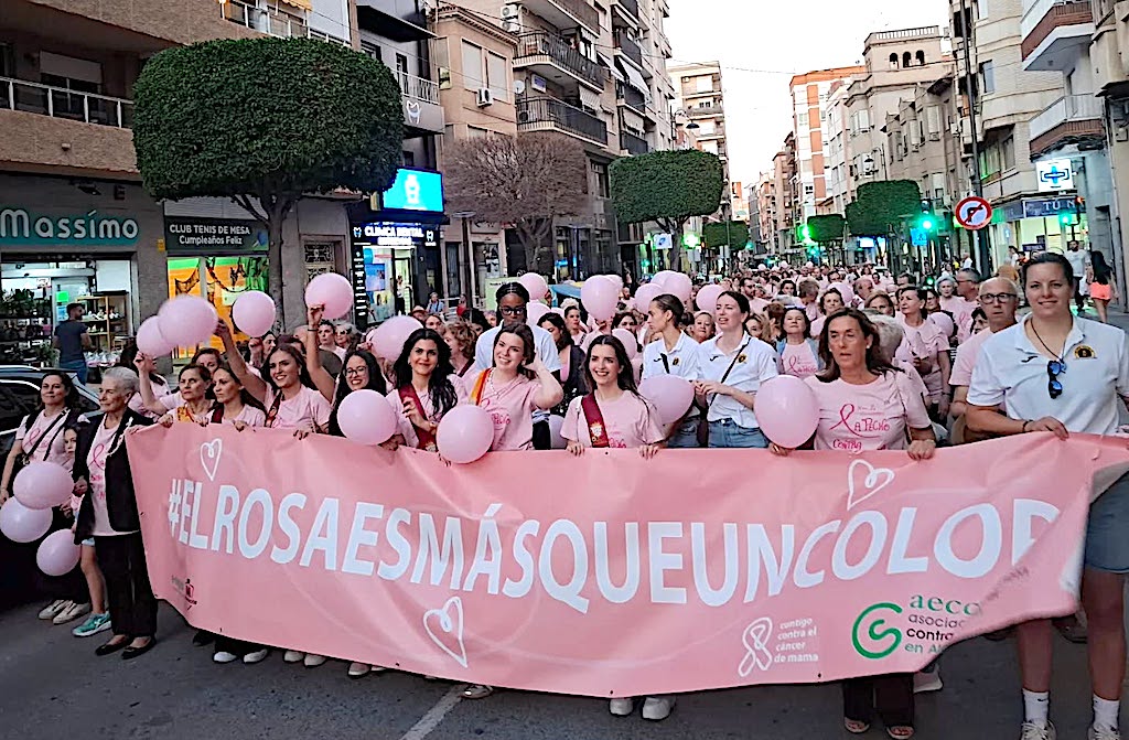 Doscientas personas participan en la marcha solidaria contra el cáncer ...