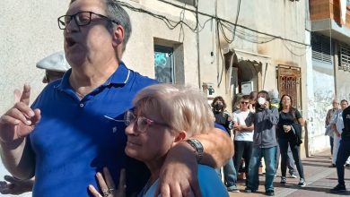 Photo of El juez aplaza un mes el desahucio de Santi, quien recibió el apoyo de vecinos y asociaciones