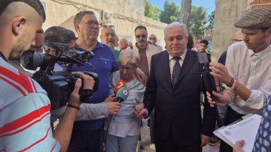 Photo of El juez suspende el desahucio de Santi mientras se negocia una solución amistosa