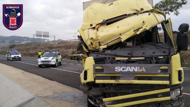 Photo of Un camión cae por un barranco tras salirse de la autovía en Javalí Nuevo