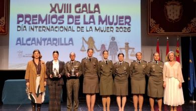 Photo of Premios de la Mujer para las Damas Legionarias Paracaidistas y la notaria María Dolores Alburquerque