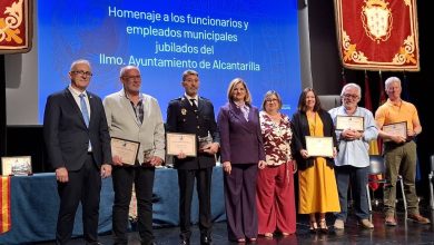Photo of Homenaje a funcionarios jubilados, empleados ejemplares y policías locales por su patrón